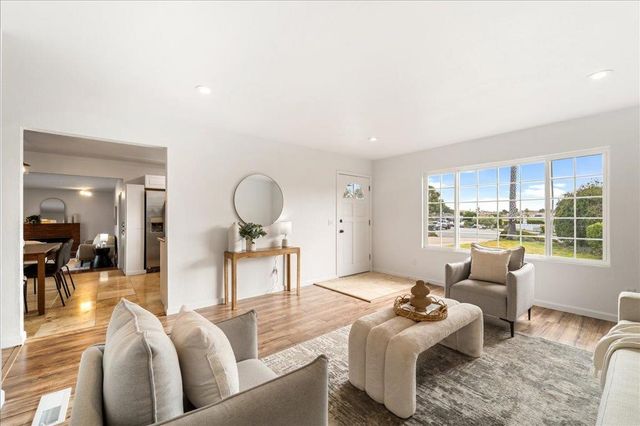 277 Young Circle, Marina, CA 93933