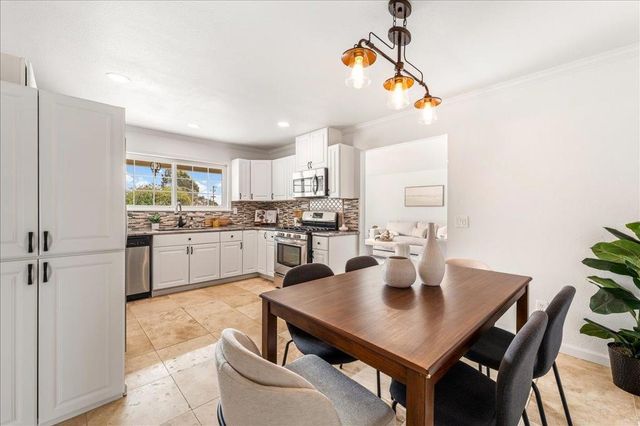 277 Young Circle, Marina, CA 93933