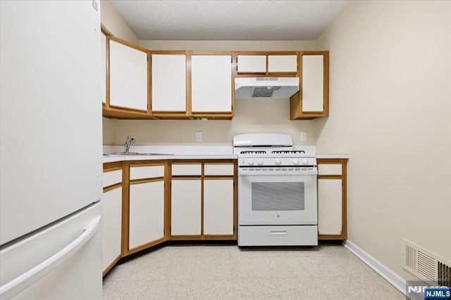 1295 Hibiscus Court, Mahwah, NJ 07430