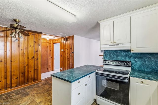 3825 Old hollow Road, Kernersville, NC 27284