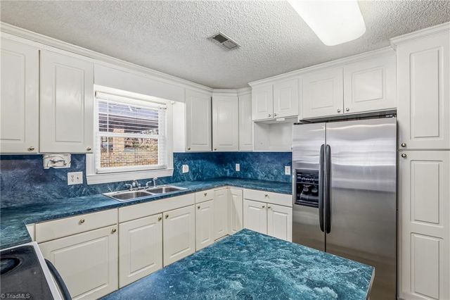 3825 Old hollow Road, Kernersville, NC 27284