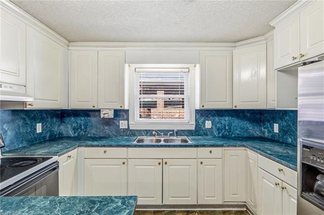 3825 Old hollow Road, Kernersville, NC 27284