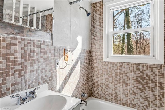 3825 Old hollow Road, Kernersville, NC 27284