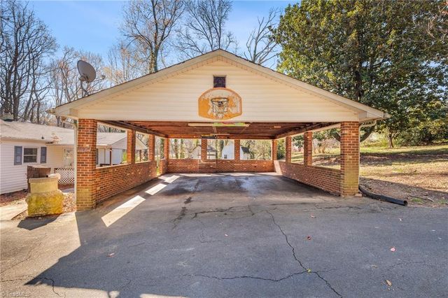 3825 Old hollow Road, Kernersville, NC 27284