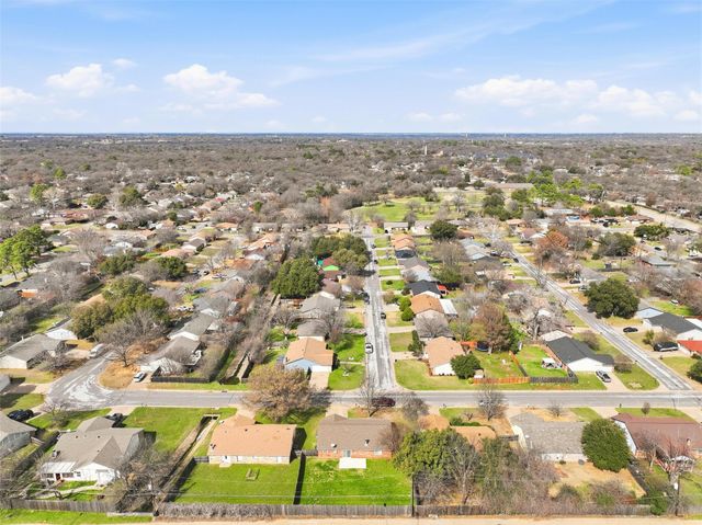 4400 Willow Crest Drive, Arlington, TX 76017