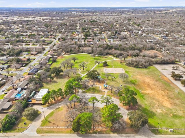 4400 Willow Crest Drive, Arlington, TX 76017