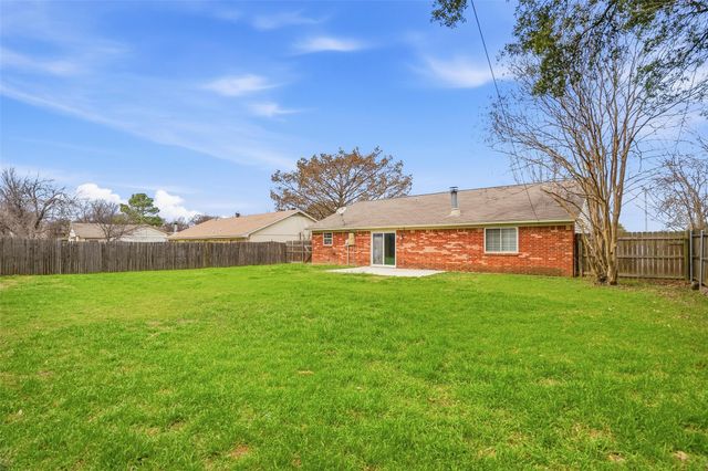 4400 Willow Crest Drive, Arlington, TX 76017