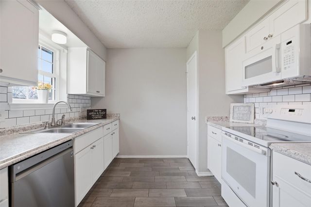 4400 Willow Crest Drive, Arlington, TX 76017