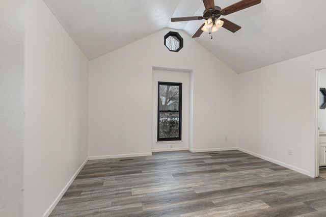 517 S Lincoln Avenue, Strafford, MO 65757