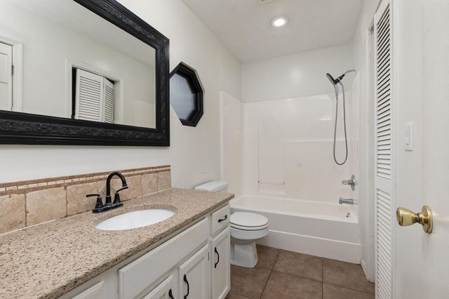 517 S Lincoln Avenue, Strafford, MO 65757