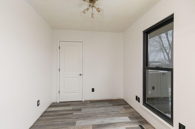 517 S Lincoln Avenue, Strafford, MO 65757