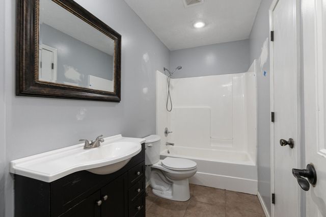 517 S Lincoln Avenue, Strafford, MO 65757