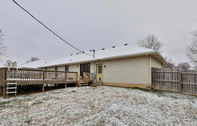 517 S Lincoln Avenue, Strafford, MO 65757