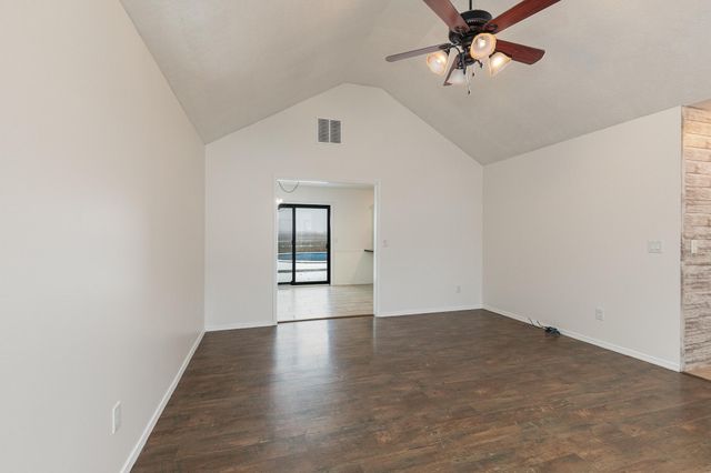 517 S Lincoln Avenue, Strafford, MO 65757