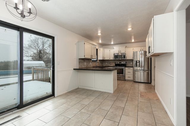 517 S Lincoln Avenue, Strafford, MO 65757