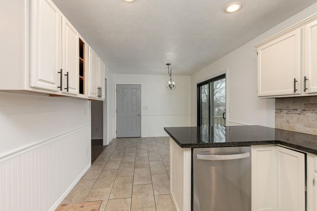 517 S Lincoln Avenue, Strafford, MO 65757