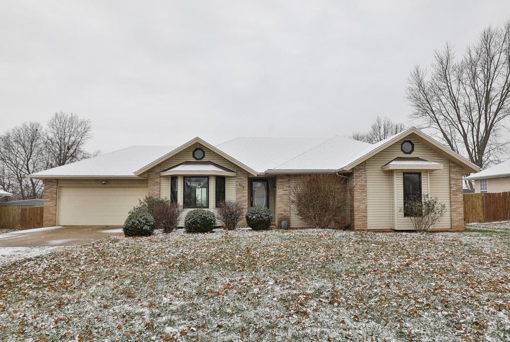 517 S Lincoln Avenue, Strafford, MO 65757