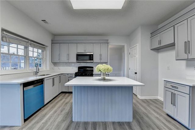 2060 Eagle Nest Bluff, Lawrenceville, GA 30044