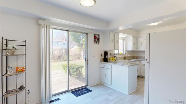 3649 Wakefield Drive, Troy, MI 48083