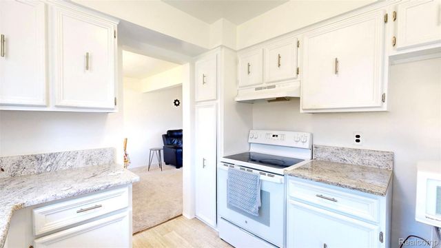 3649 Wakefield Drive, Troy, MI 48083