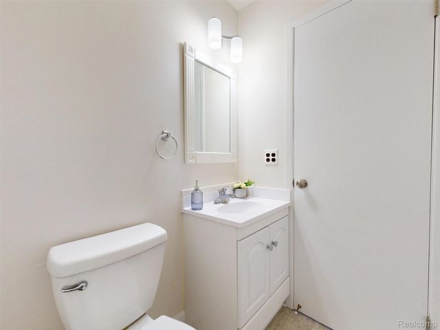 3649 Wakefield Drive, Troy, MI 48083