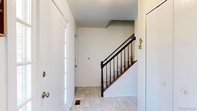 3649 Wakefield Drive, Troy, MI 48083