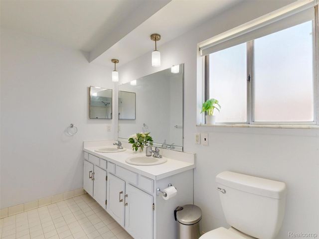 3649 Wakefield Drive, Troy, MI 48083