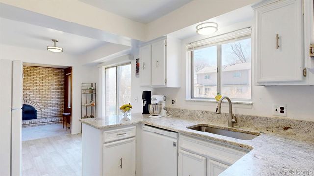 3649 Wakefield Drive, Troy, MI 48083