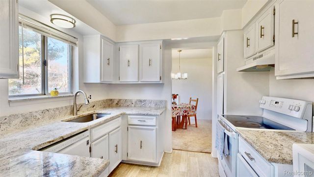 3649 Wakefield Drive, Troy, MI 48083