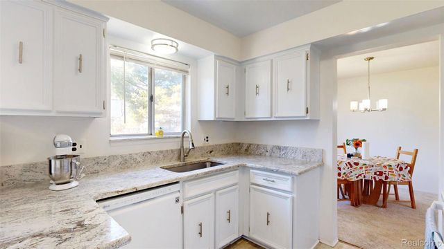 3649 Wakefield Drive, Troy, MI 48083