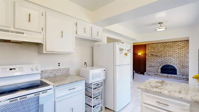 3649 Wakefield Drive, Troy, MI 48083