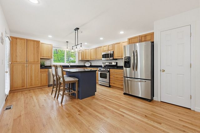 3002 Maple Brook Rd 3002, Bellingham, MA 02019