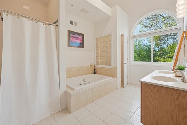3002 Maple Brook Rd 3002, Bellingham, MA 02019