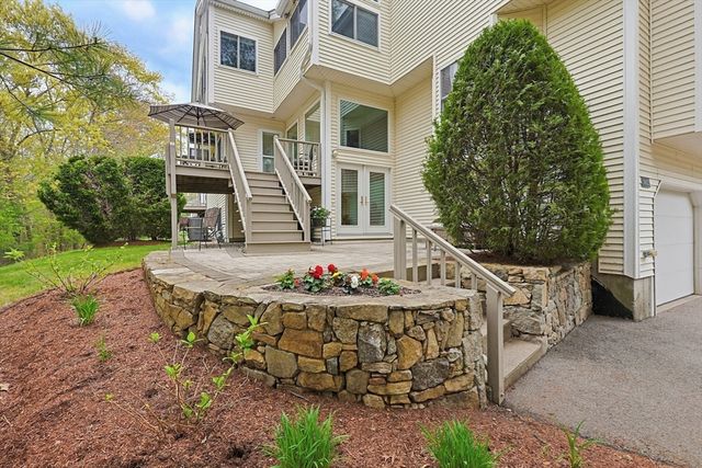 3002 Maple Brook Rd 3002, Bellingham, MA 02019