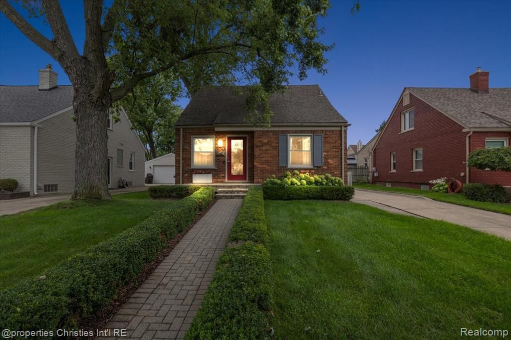 559 E Southlawn Boulevard, Birmingham, MI 48009