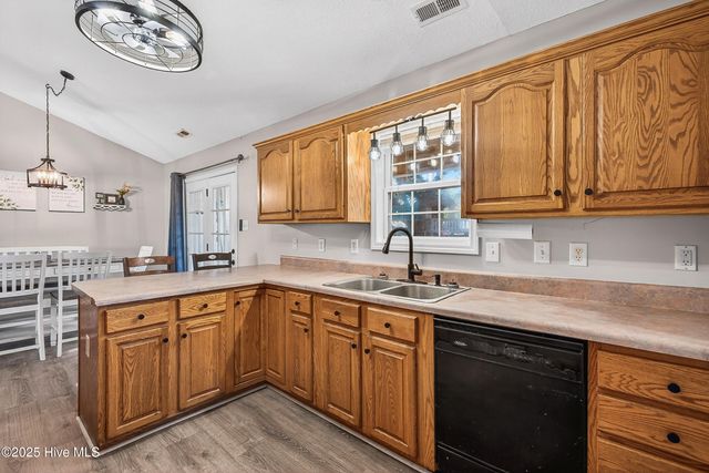 202 Quail Creek Court, Hubert, NC 28539