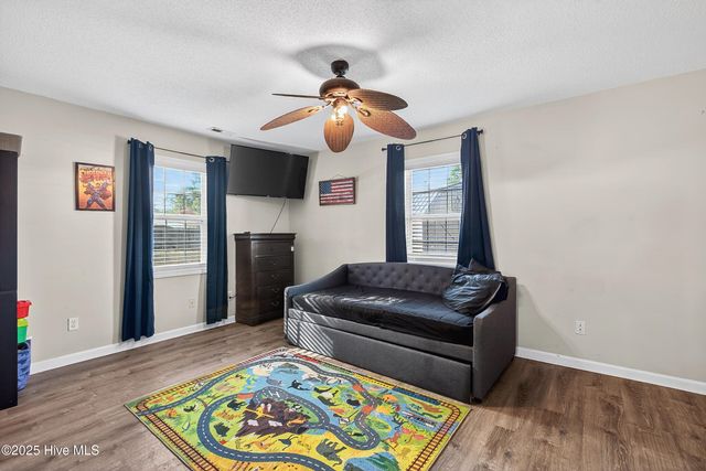 202 Quail Creek Court, Hubert, NC 28539