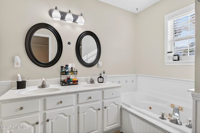 202 Quail Creek Court, Hubert, NC 28539