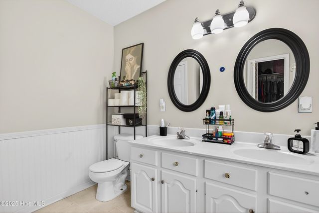 202 Quail Creek Court, Hubert, NC 28539