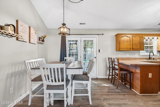 202 Quail Creek Court, Hubert, NC 28539