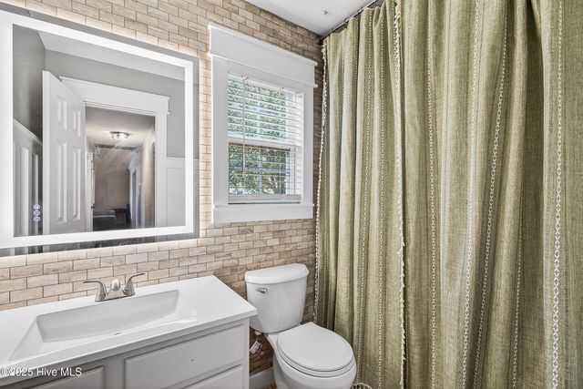 202 Quail Creek Court, Hubert, NC 28539