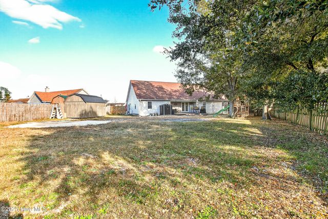 202 Quail Creek Court, Hubert, NC 28539