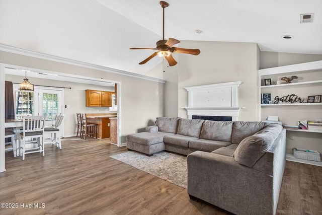 202 Quail Creek Court, Hubert, NC 28539