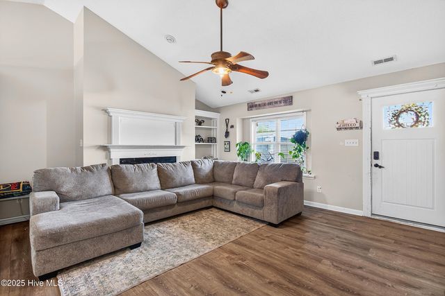 202 Quail Creek Court, Hubert, NC 28539