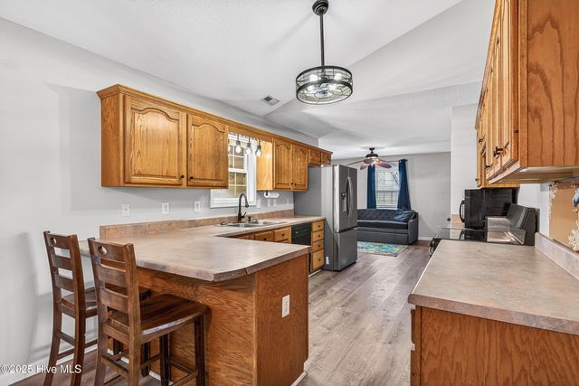 202 Quail Creek Court, Hubert, NC 28539