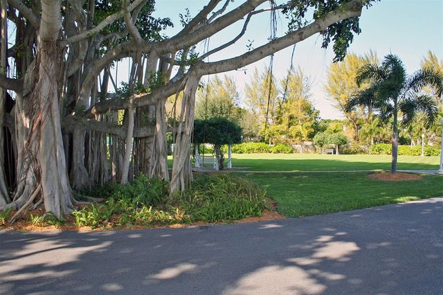 809 S HARBOR DRIVE, Boca Grande, FL 33921