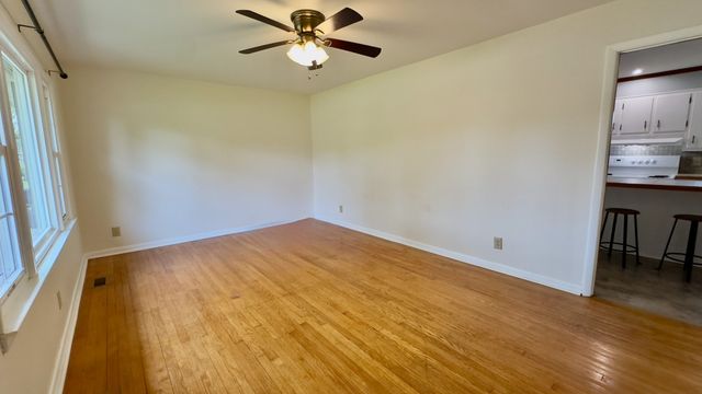 805 Fairlane Cir, Smithville, TN 37166