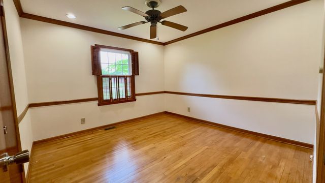 805 Fairlane Cir, Smithville, TN 37166