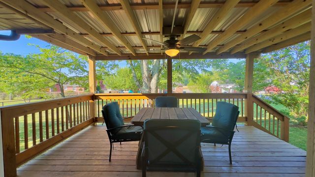 805 Fairlane Cir, Smithville, TN 37166
