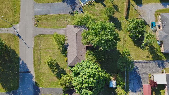 805 Fairlane Cir, Smithville, TN 37166
